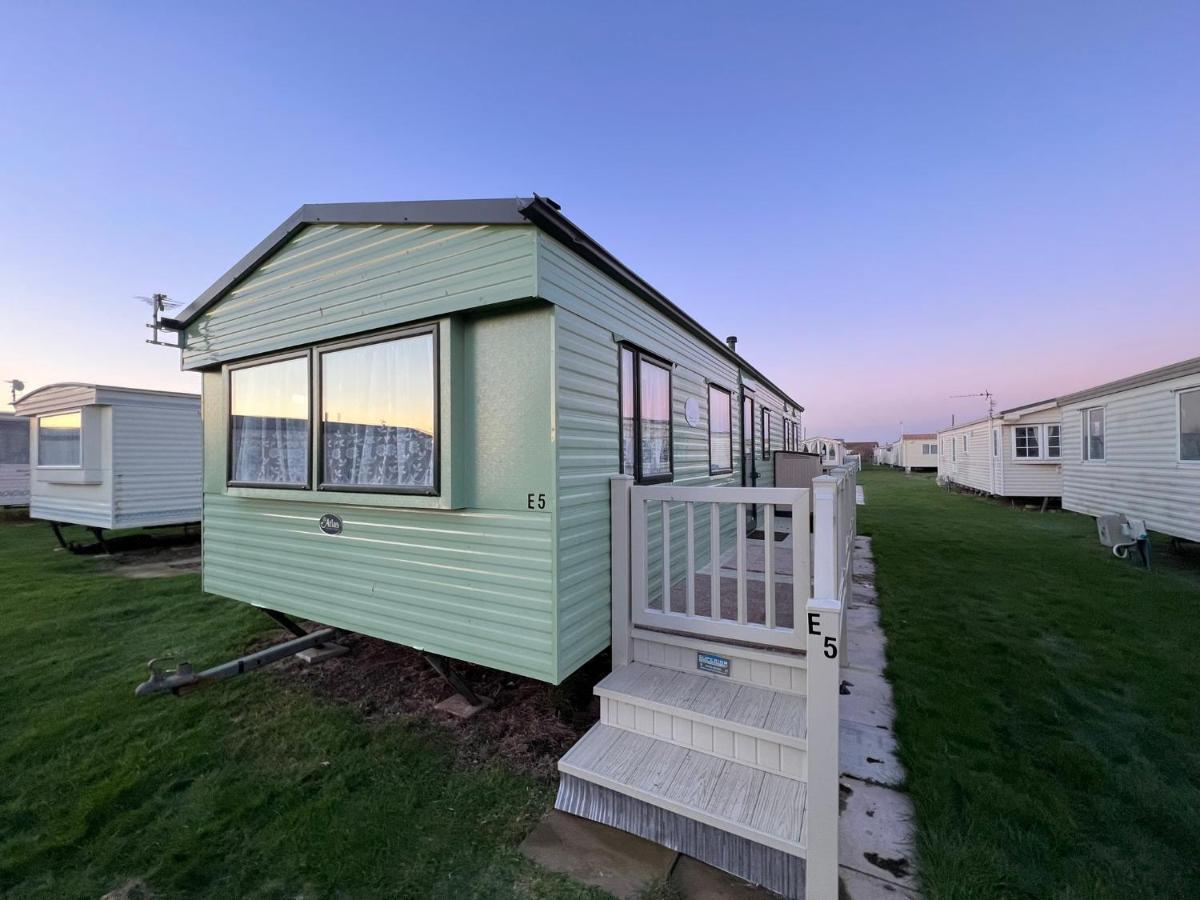 Sunnymede Park 6 Berth At Fantasy Island Minimum 3 Days *